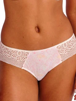 Freya Daydreaming Brief