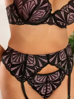 Pour Moi New Romance Garter Belt
